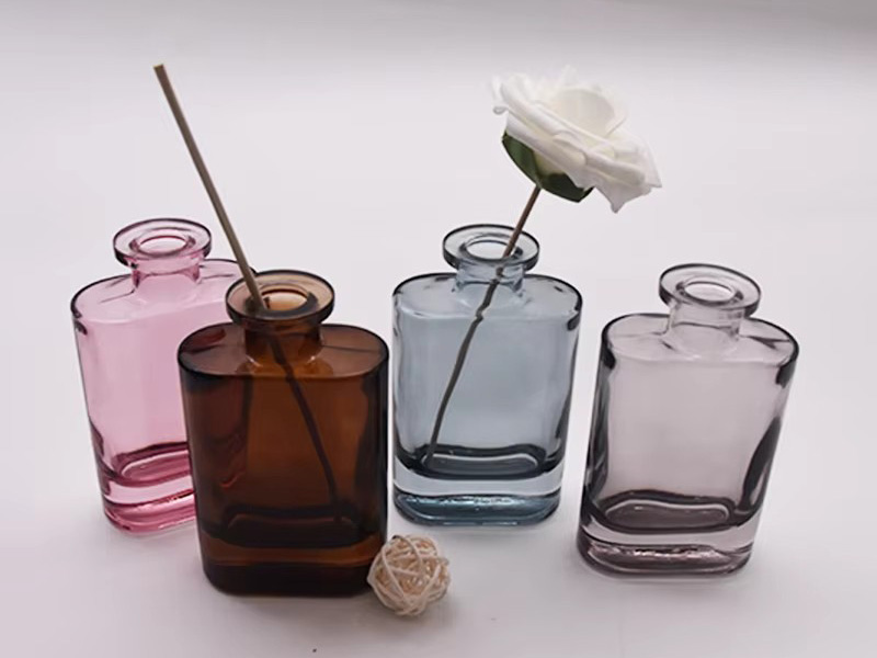 Stocks of Empty Colored 150 ml Aromatherapy Glass Bottle